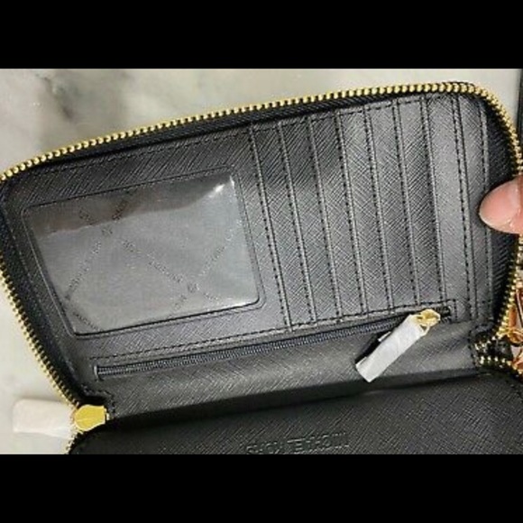 Black new wallet from Michael kors - Picture 3 of 5